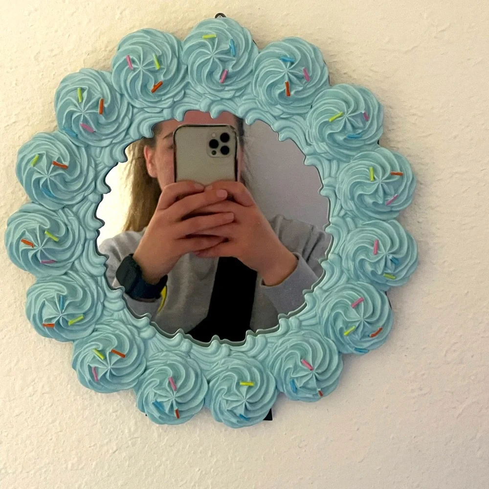 FUN CUP CAKE WHIPPED MIRROR!